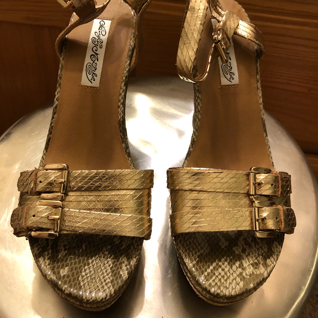 Monkey Brand Soft Gold Wedges Sz 10 New